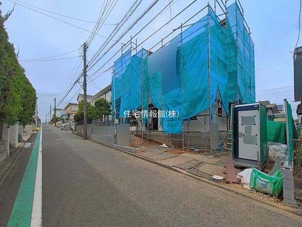前面道路を含めた現地写真です。