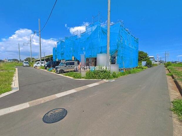 前面道路を含めた現地写真です。