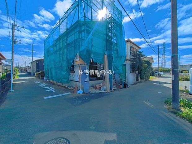 前面道路を含めた現地写真です。