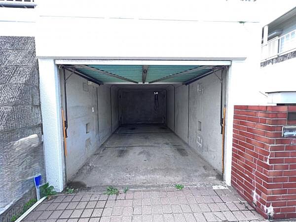 駐車場ももちろん完備しておりますのでお車所有の方にも心強いです。