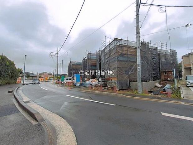 前面道路を含めた現地写真です。