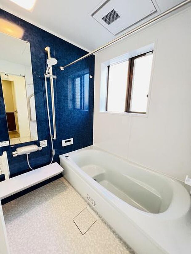 浴室は、半身浴にも便利なベンチバス仕様です。
