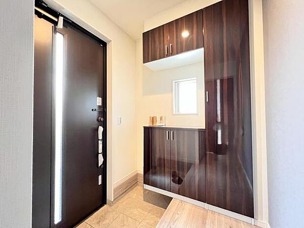 いつも気持ちよくご家族を迎えられる玄関です。