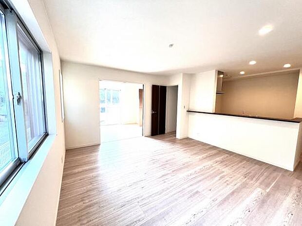 リビングダイニングになります。ご家族そろっての素敵な空間になりそうですね。