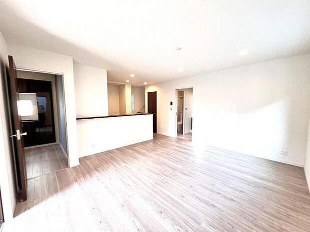 家族団らんの場所としてゆったりと居心地の良いリビングです。