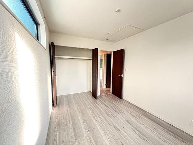 いつでもお部屋をスッキリお使い頂ける収納スペースを設置。