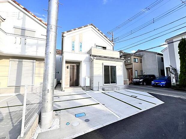 前面道路を含めた現地写真です。