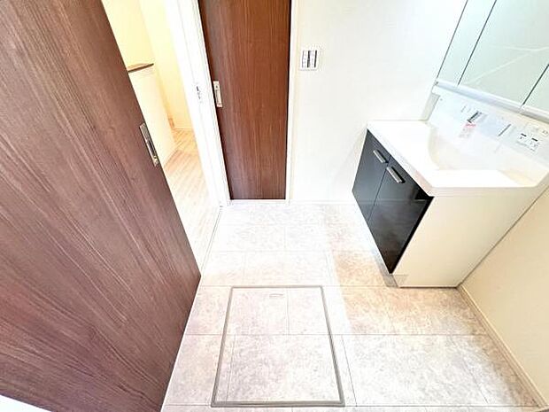 脱衣所は小さなお子様がいるご家庭にも重宝されます。