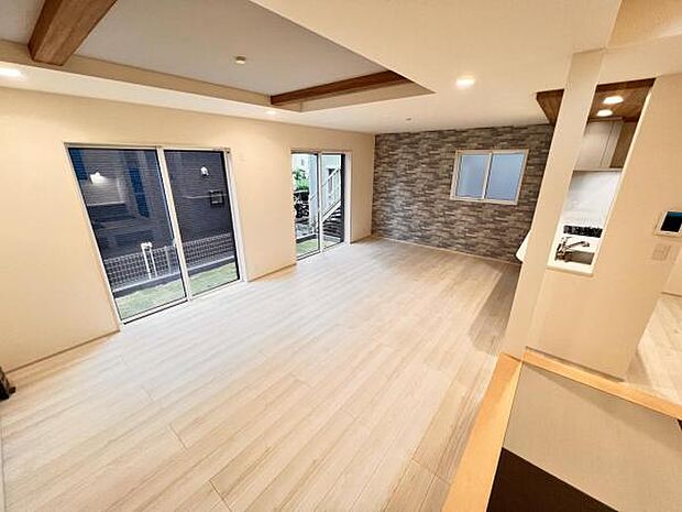 リビングダイニングになります。ご家族そろっての素敵な空間になりそうですね。