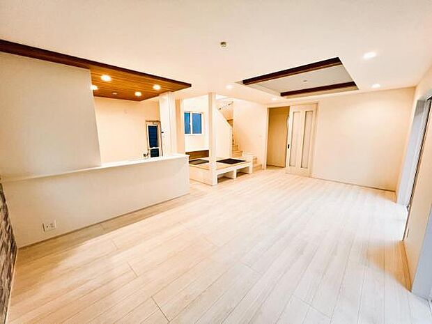 ご家族の温かい時間を演出するダイニングスペースです。