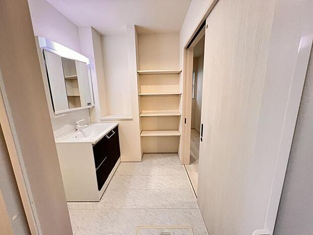 脱衣所は小さなお子様がいるご家庭にも重宝されます。