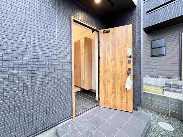 いつも気持ちよくご家族を迎えられる玄関です。