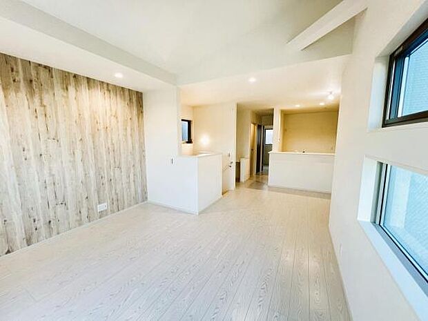 家族団らんの場所としてゆったりと居心地の良いリビングです。