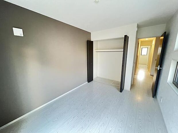 いつでもお部屋をスッキリお使い頂ける収納スペースを設置。