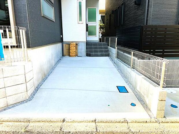 駐車場ももちろん完備しておりますのでお車所有の方にも心強いです。