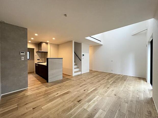 収納力豊富な使い勝手の良いシステムキッチンをご用意しております。