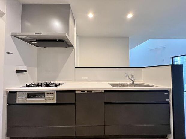 リビングが見渡せる対面式キッチンです。料理中も会話が弾む対面式キッチンです。