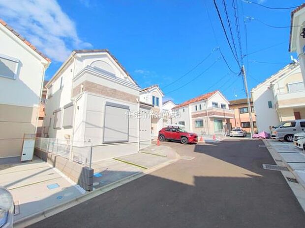 前面道路を含めた現地写真です。