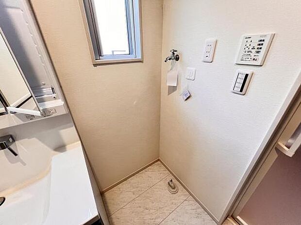 お天気を気にせずお洗濯ができ、室内干し可能です。