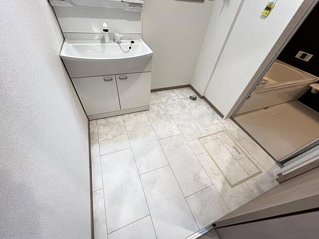 脱衣所は小さなお子様がいるご家庭にも重宝されます。