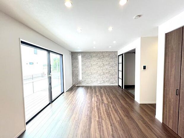 家族団らんの場所としてゆったりと居心地の良いリビングです。