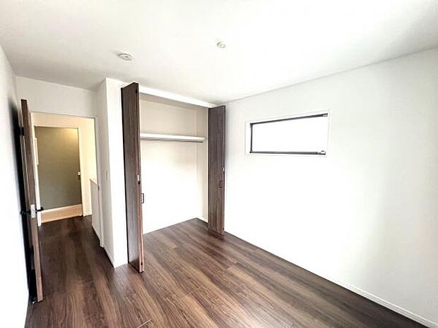 いつでもお部屋をスッキリお使い頂ける収納スペースを設置。