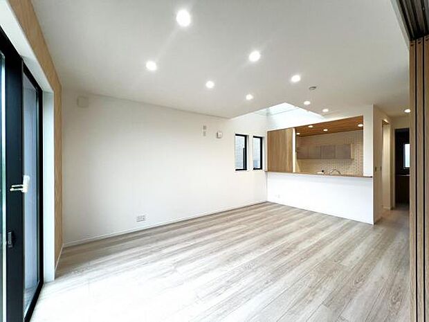 リビングダイニングになります。ご家族そろっての素敵な空間になりそうですね。