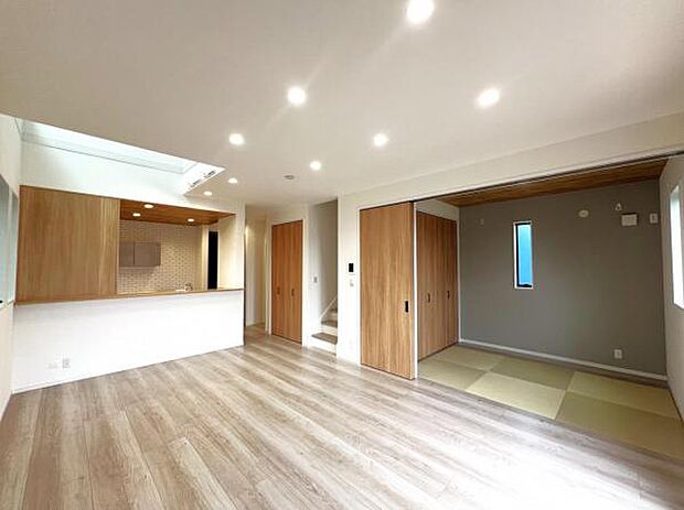 ご家族の温かい時間を演出するダイニングスペースです。