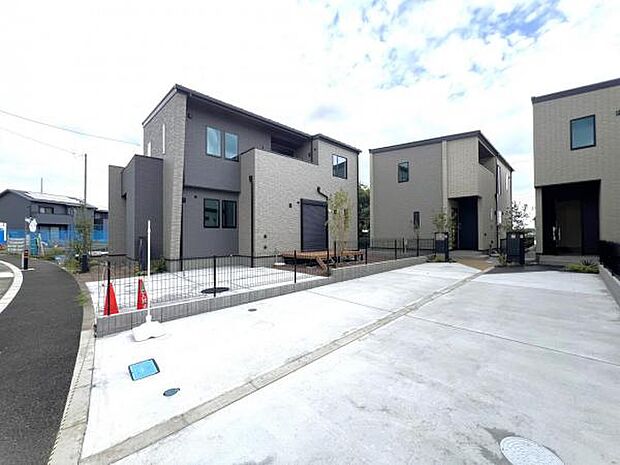 駐車場ももちろん完備しておりますのでお車所有の方にも心強いです。