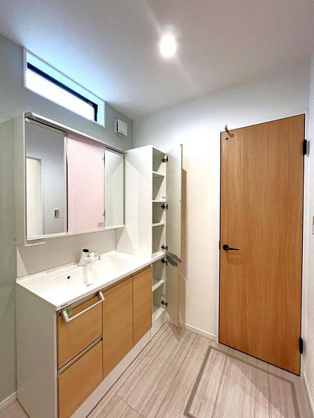 脱衣所は小さなお子様がいるご家庭にも重宝されます。