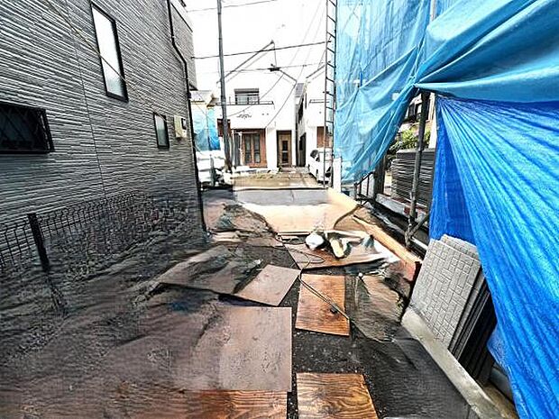 駐車場ももちろん完備しておりますのでお車所有の方にも心強いです。