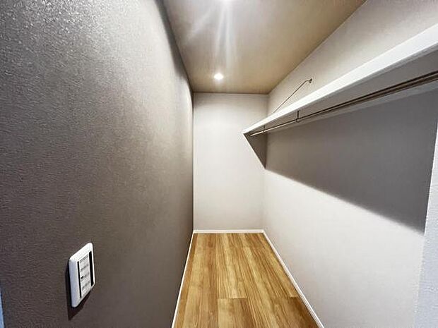 いつでもお部屋をスッキリお使い頂ける収納スペースを設置。