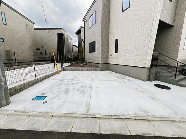 駐車場ももちろん完備しておりますのでお車所有の方にも心強いです。