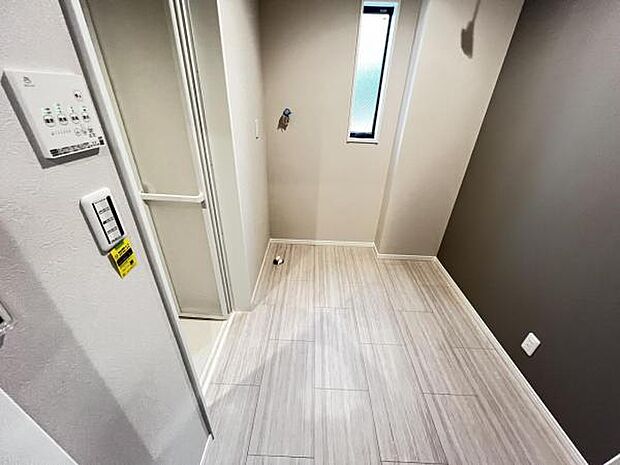 脱衣所は小さなお子様がいるご家庭にも重宝されます。