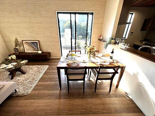 ご家族の温かい時間を演出するダイニングスペースです。