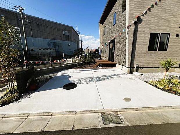 駐車場ももちろん完備しておりますのでお車所有の方にも心強いです。