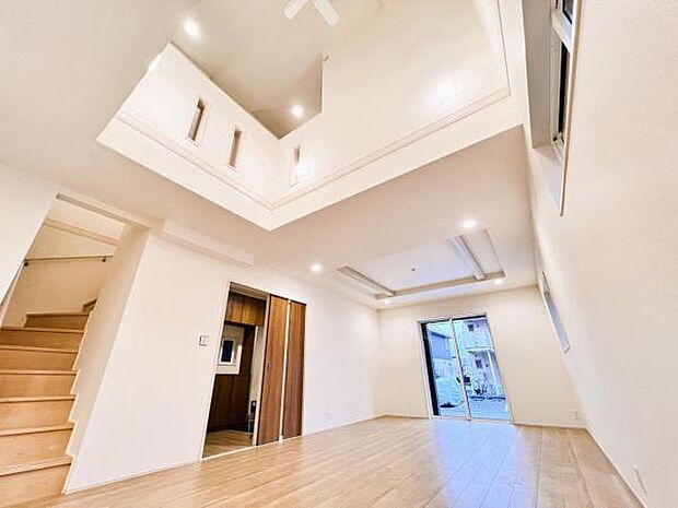 家族団らんの場所としてゆったりと居心地の良いリビングです。