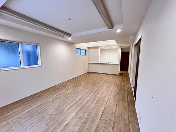 リビングダイニングになります。ご家族そろっての素敵な空間になりそうですね。