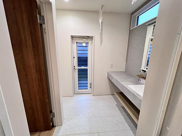 脱衣所は小さなお子様がいるご家庭にも重宝されます。