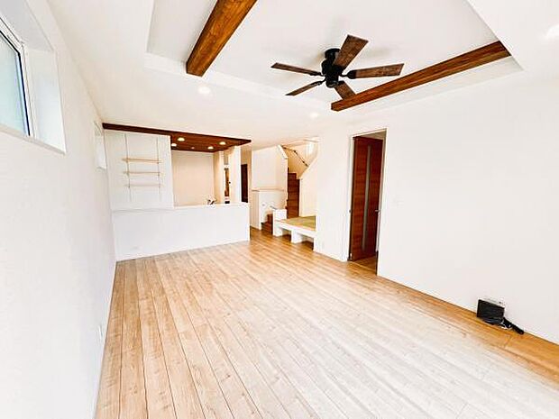 家族団らんの場所としてゆったりと居心地の良いリビングです。