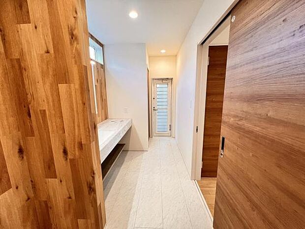 脱衣所は小さなお子様がいるご家庭にも重宝されます。