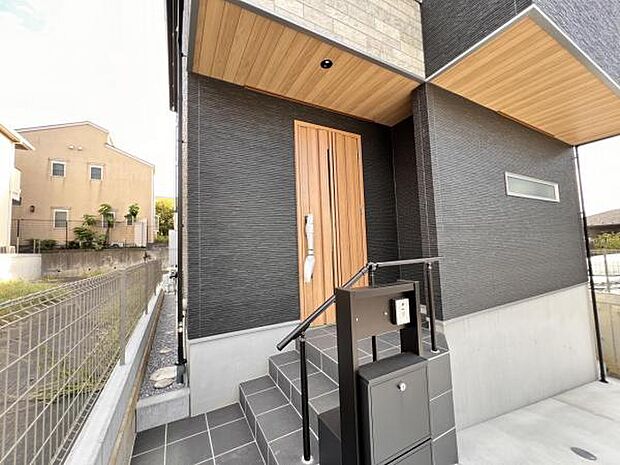 いつも気持ちよくご家族を迎えられる玄関です。