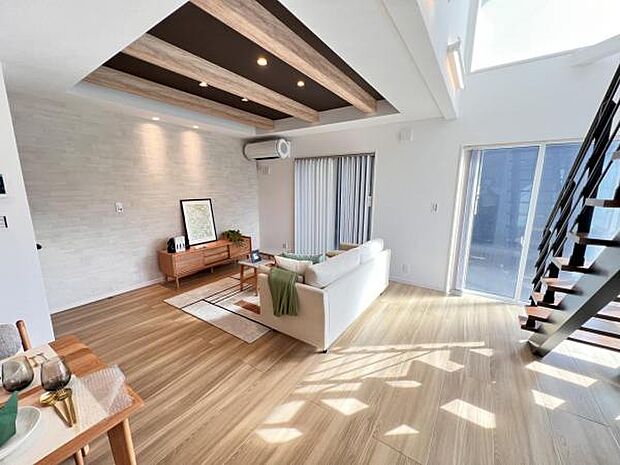 リビングダイニングになります。ご家族そろっての素敵な空間になりそうですね。