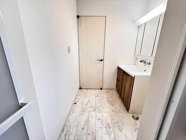 脱衣所は小さなお子様がいるご家庭にも重宝されます。