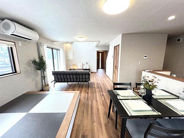 家族団らんの場所としてゆったりと居心地の良いリビングです。