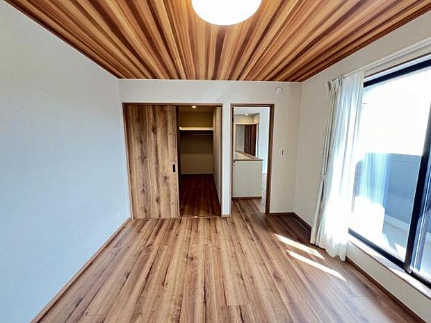 いつでもお部屋をスッキリお使い頂ける収納スペースを設置。