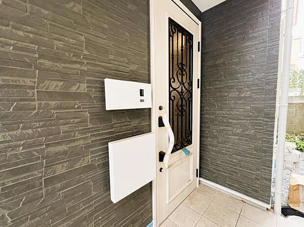 いつも気持ちよくご家族を迎えられる玄関です。