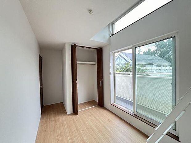 いつでもお部屋をスッキリお使い頂ける収納スペースを設置。