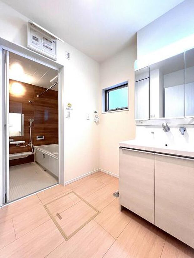 脱衣所は小さなお子様がいるご家庭にも重宝されます。