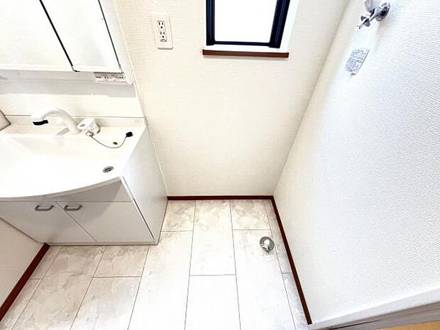 お天気を気にせずお洗濯ができ、室内干し可能です。